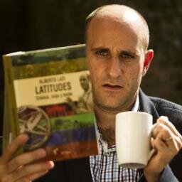 El periodista Alberto Lati, presenta “Latitudes. Crónica, viaje y balón”